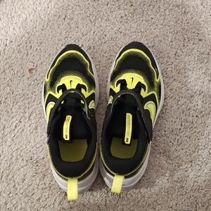 Nike Kids Black and Neon Yellow Sneakers